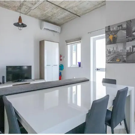 Modern And Stylish Lejlighed