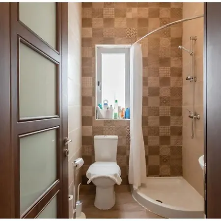 Modern And Stylish Apartman